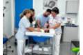 Desde el control de peso hasta la promoción de la lactancia materna, pasando por la educación para la salud, esta consulta es mucho más que una revisión; es un espacio de acompañamiento, escucha