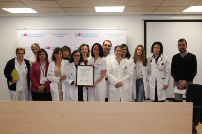 2019 02 25 La Dra. Martín Ríos recogió el diploma acreditativo